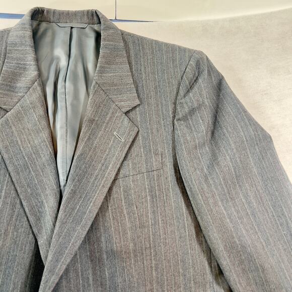 2-Piece Suit Guild-Hall Clothes Men's 42R VINTAGE Grey/ Blue Pin Stripe - Picture 7 of 16